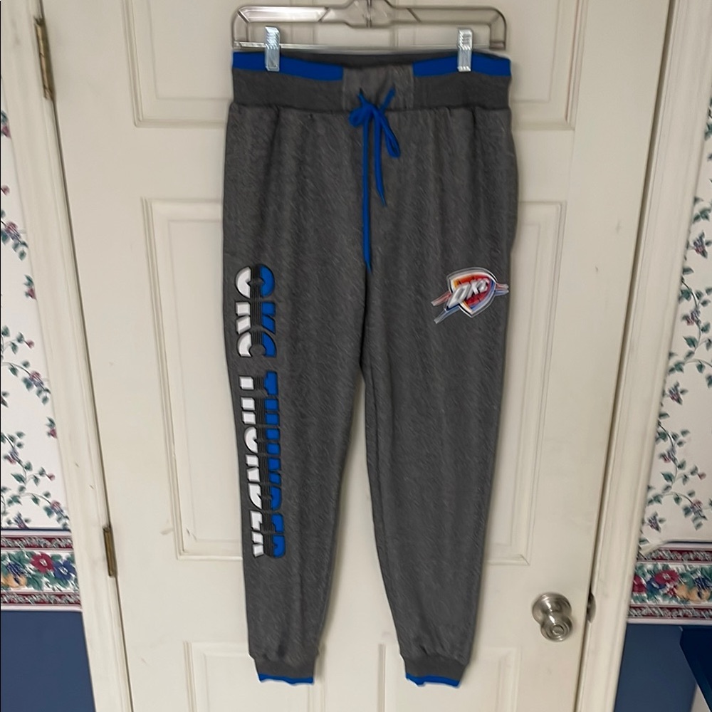 Unk young men’s Gray and Blue OKC Thunder Sweatpants.